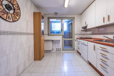 Huoneisto myytävänä Madrid, Espanja, 2 makuuhuonetta, 120 m2 No. 59285 - kuva 6