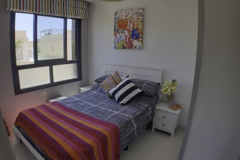 Bungalowi myytävänä Pilar de la Horadada, Alicante, Espanja, 3 makuuhuonetta, 86 m2 No. 59253 - kuva 8