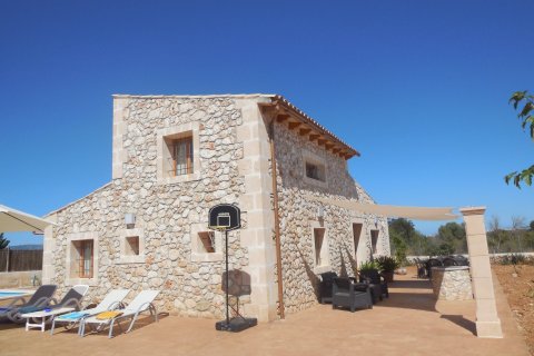 Kaupunkipientalo vuokrattavana Llubi, Mallorca, Espanja, 4 makuuhuonetta, 140 m2 No. 59473 - kuva 3