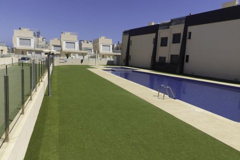 Bungalowi myytävänä Pilar de la Horadada, Alicante, Espanja, 3 makuuhuonetta, 86 m2 No. 59253 - kuva 3