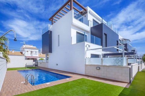 Kaupunkipientalo myytävänä Campoamor, Alicante, Espanja, 3 makuuhuonetta, 82 m2 No. 58566 - kuva 1