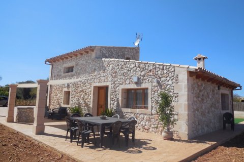 Kaupunkipientalo vuokrattavana Llubi, Mallorca, Espanja, 4 makuuhuonetta, 140 m2 No. 59473 - kuva 2