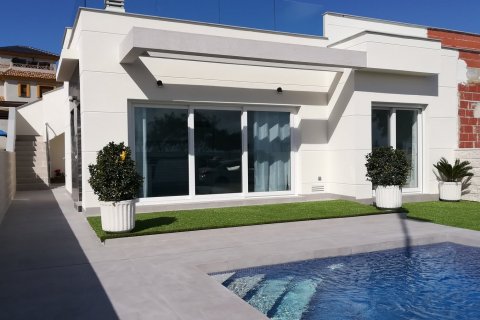 Huvila myytävänä Los Montesinos, Alicante, Espanja, 3 makuuhuonetta, 88 m2 No. 58123 - kuva 1