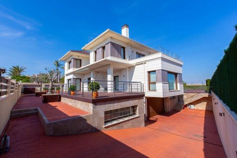 Huvila myytävänä Torrevieja, Alicante, Espanja, 4 makuuhuonetta, 586 m2 No. 58837 - kuva 1