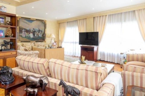 Huoneisto myytävänä Jerez de la Frontera, Cadiz, Espanja, 4 makuuhuonetta, 371.15 m2 No. 61015 - kuva 9