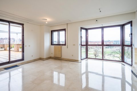 Huoneisto vuokrattavana Madrid, Espanja, 3 makuuhuonetta, 180 m2 No. 61695 - kuva 2