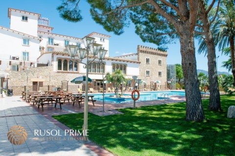 Hotel à vendre à Empuriabrava, Girona, Espagne, 60 chambres, 4490 m2 No. 8888 - photo 1