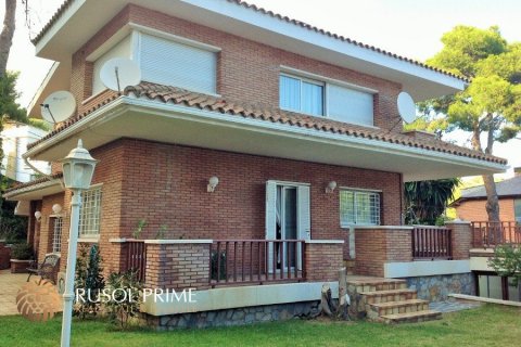 Villa à vendre à Castelldefels, Barcelona, Espagne, 7 chambres, 370 m2 No. 8757 - photo 1