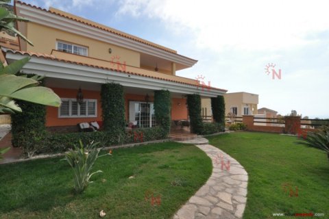 Villa à vendre à Torviscas, Tenerife, Espagne, 3 chambres, 400 m2 No. 18327 - photo 1