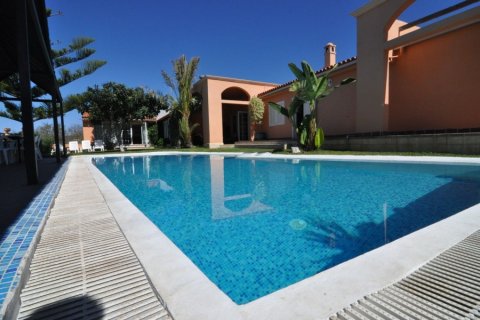 Villa à vendre à Taucho, Tenerife, Espagne, 5 chambres, 500 m2 No. 18329 - photo 1