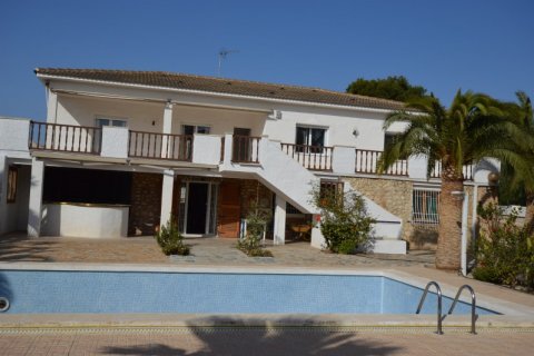 Villa à vendre La Zenia, Alicante, Espagne, 6 chambres, 400 m2 No. 19187 - photo 1