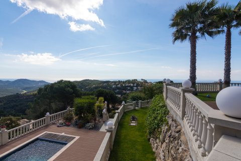 House à vendre à Lloret de Mar, Girona, Espagne, 4 chambres, 330 m2 No. 28569 - photo 2