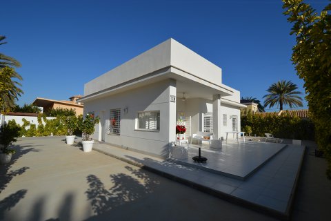 Villa à vendre Cabo Roig, Alicante, Espagne, 3 chambres, 124 m2 No. 19371 - photo 1