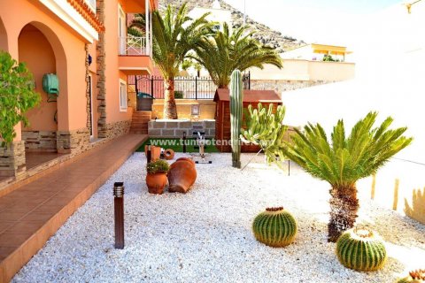 Villa à vendre à Torviscas, Tenerife, Espagne, 4 chambres, 400 m2 No. 24286 - photo 1