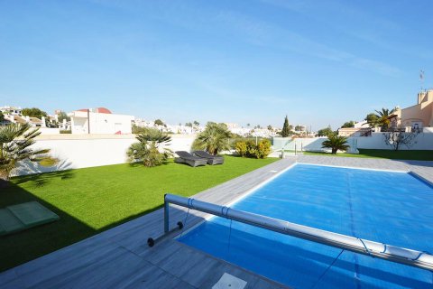 Villa à vendre à Cabo Roig, Alicante, Espagne, 4 chambres, 215 m2 No. 19307 - photo 2