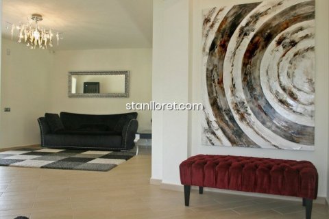 Villa à vendre à Lloret de Mar, Girona, Espagne, 4 chambres, 300 m2 No. 21185 - photo 1