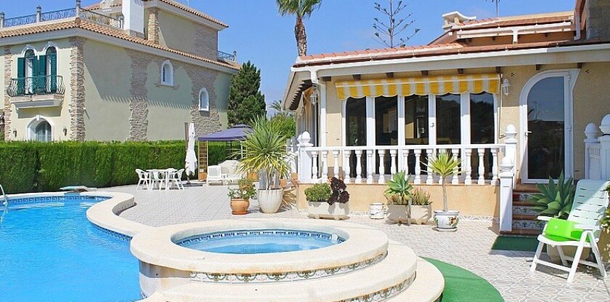 Villa à Cabo Roig, Alicante, Espagne 3 chambres, 347 m2 No. 28927