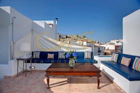 House à vendre à Ibiza town, Ibiza, Espagne, 4 chambres, 280 m2 No. 30894 - photo 1