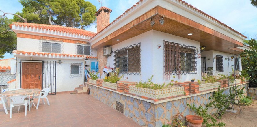 Villa à Campoamor, Alicante, Espagne 8 chambres, 321 m2 No. 35313