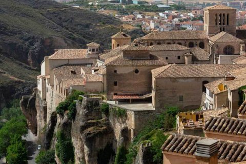 City in Cuenca offers a free home and job