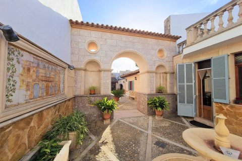 Townhouse à vendre à Llucmajor, Mallorca, Espagne, 8 chambres, 845 m2 No. 36834 - photo 1