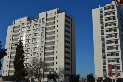 Cielo de Villaverde à Madrid, Espagne No. 37624 - photo 3