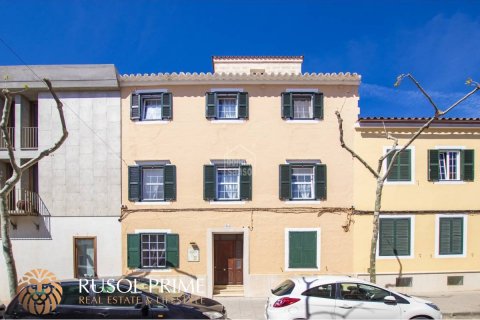 Townhouse à vendre à Es Castell, Menorca, Espagne, 5 chambres, 420 m2 No. 39100 - photo 1
