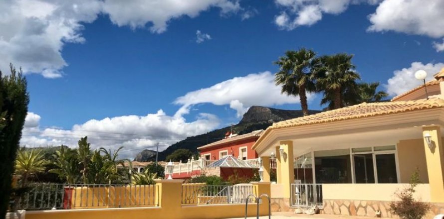 Villa à Calpe, Alicante, Espagne 3 chambres, 290 m2 No. 42506