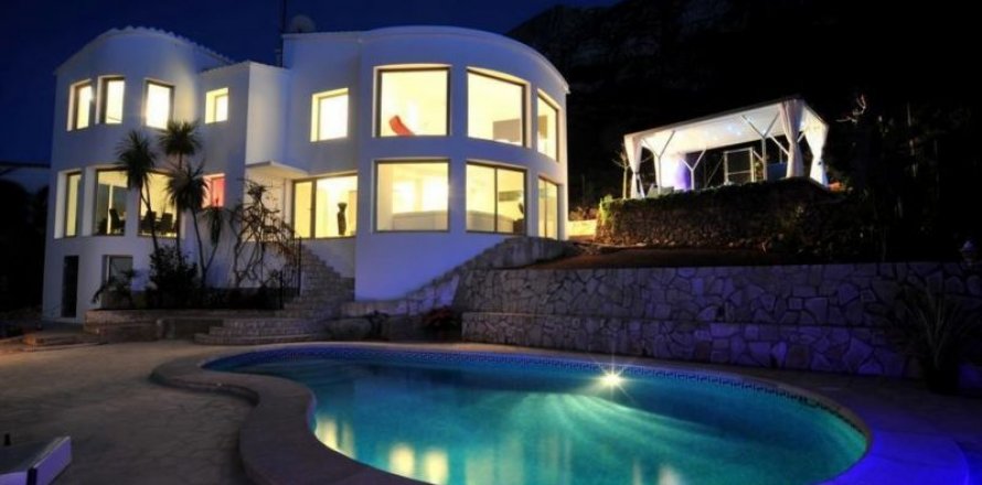 Villa à Denia, Alicante, Espagne 3 chambres, 250 m2 No. 44902