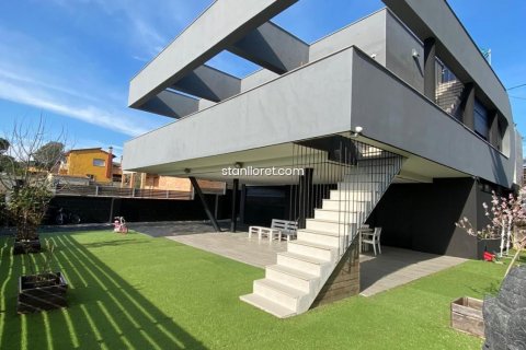 Villa à vendre à Caldes de Malavella, Girona, Espagne, 6 chambres, 320 m2 No. 40917 - photo 1
