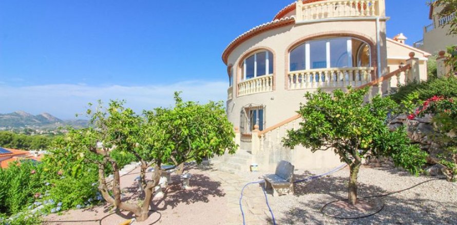 Villa à Calpe, Alicante, Espagne 3 chambres, 180 m2 No. 44444