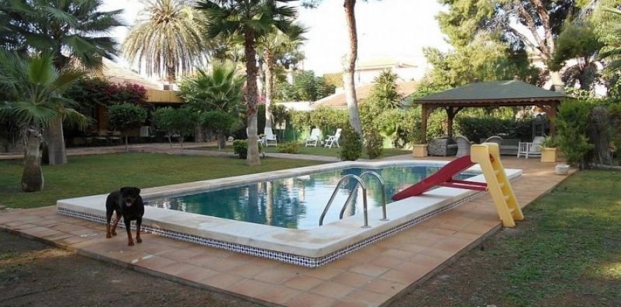 Villa à El Campello, Alicante, Espagne 6 chambres, 270 m2 No. 43947