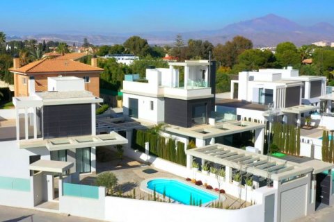 Villa à vendre à El Campello, Alicante, Espagne, 3 chambres, 319 m2 No. 43848 - photo 2