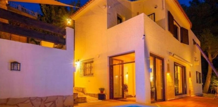 Villa à Altea, Alicante, Espagne 4 chambres, 220 m2 No. 43638