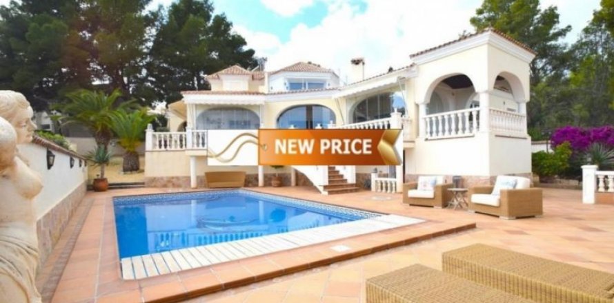 Villa à La Nucia, Alicante, Espagne 4 chambres, 320 m2 No. 45779