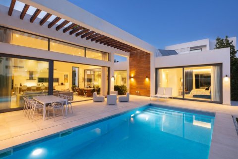 Villa à vendre à Estepona, Malaga, Espagne, 4 chambres, 315 m2 No. 53553 - photo 1