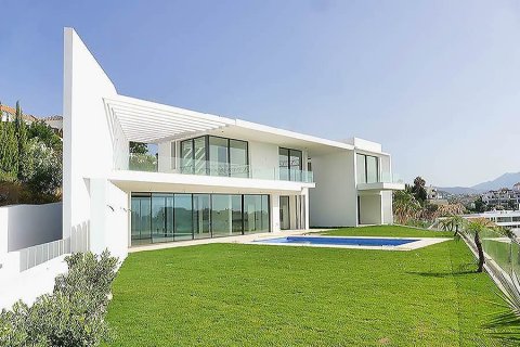 Villa à vendre à La Alqueria-El Paraíso, Malaga, Espagne, 5 chambres, 551 m2 No. 53377 - photo 1