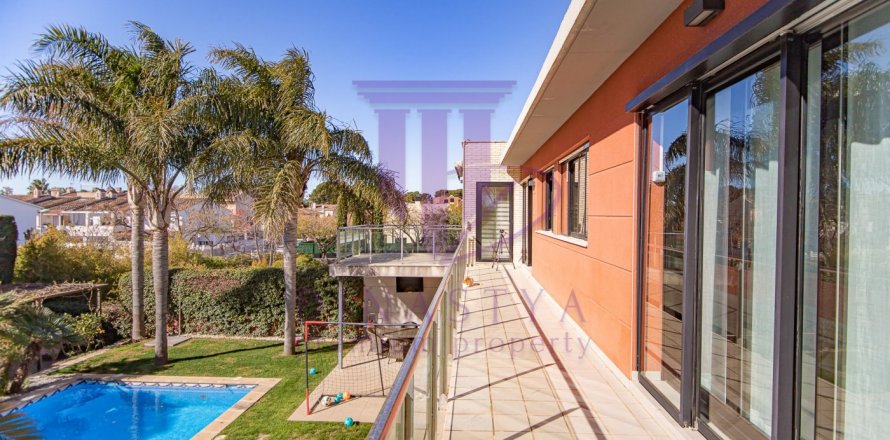 Villa à Vilafortuny, Tarragona, Espagne 4 chambres, 350 m2 No. 53647