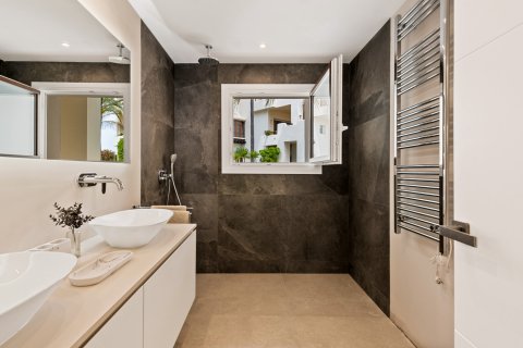 Apartment à vendre Estepona, Malaga, Espagne, 4 chambres, 137 m2 No. 53527 - photo 6