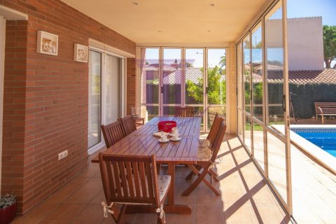 Villa à vendre à Vilafortuny, Tarragona, Espagne, 4 chambres, 350 m2 No. 53632 - photo 10