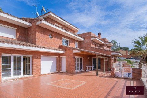 House à vendre à Tarragona, Espagne, 6 chambres, 280 m2 No. 53644 - photo 1