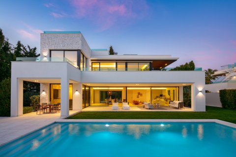 Villa à vendre à Guadalmina, Malaga, Espagne, 4 chambres, 280 m2 No. 55372 - photo 1