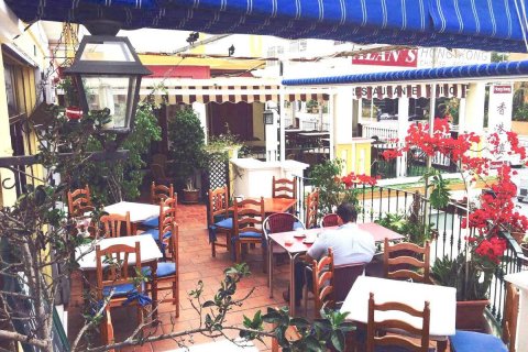 Cafe / restaurant à vendre à Marbella Golden Mile, Malaga, Espagne, 175 m2 No. 55353 - photo 1
