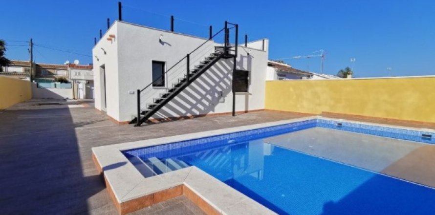 Villa à Torrevieja, Alicante, Espagne 3 chambres, 102 m2 No. 58326