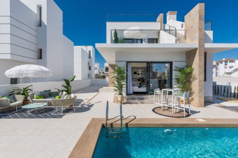 Villa à vendre à Los Alcazares, Murcia, Espagne, 3 chambres, 167 m2 No. 58163 - photo 1