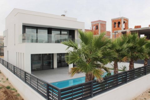 Villa à vendre à La Marina, Alicante, Espagne, 4 chambres, 436 m2 No. 58137 - photo 1