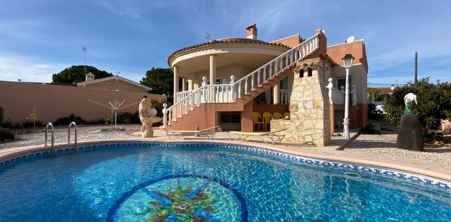 Villa à Los Balcones, Alicante, Espagne 3 chambres, 220 m2 No. 58556