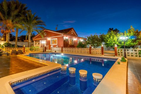 Villa à vendre à Torrevieja, Alicante, Espagne, 4 chambres, 200 m2 No. 58707 - photo 1