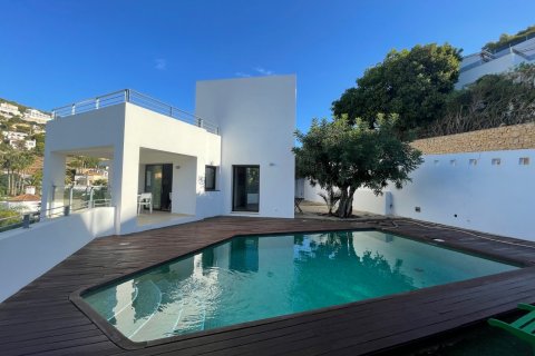 Villa à vendre à Benissa, Alicante, Espagne, 5 chambres, 200 m2 No. 59026 - photo 1