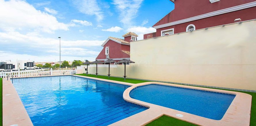 Villa à Villamartin, Alicante, Espagne 3 chambres, 218 m2 No. 58475